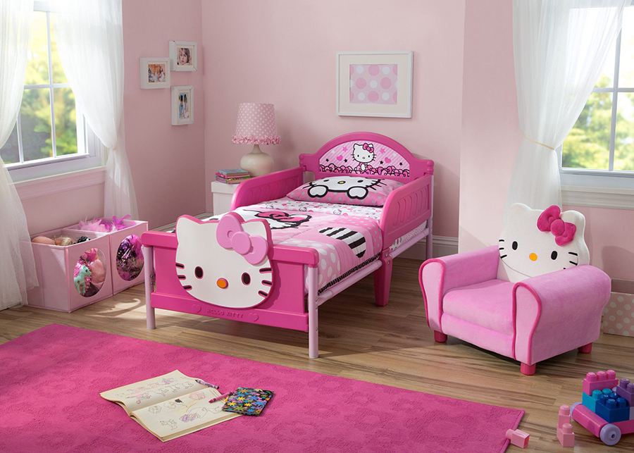 Thiết kế chuẩn mực của phong cách Hello Kitty với tone hồng đồng điệu cùng họa tiết chú mèo đặc trưng biến không gian phòng ngủ trở nên ngọt ngào hơn bao giờ hết
