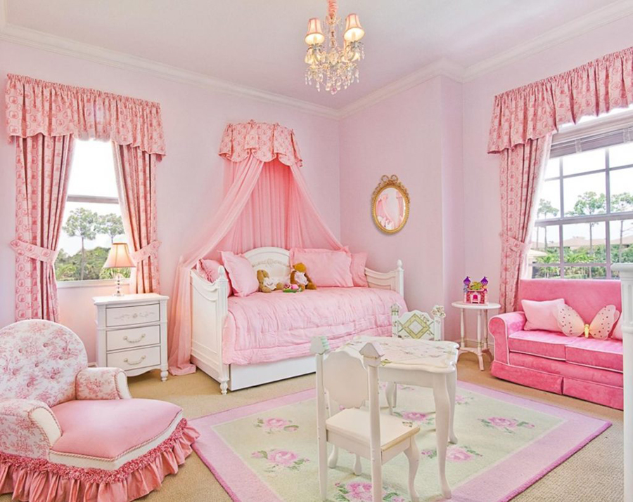 Tone hồng ngọt ngào kết hợp họa tiết hoa xinh xắn phong cách tân cổ điển mang đến không gian đầy phòng ngủ đúng kiểu công chúa cho bé gái